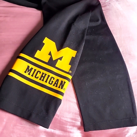 Michigan Leggings - Picture 1 of 3
